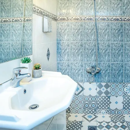 Houseloft Aqua Gardens דירה
